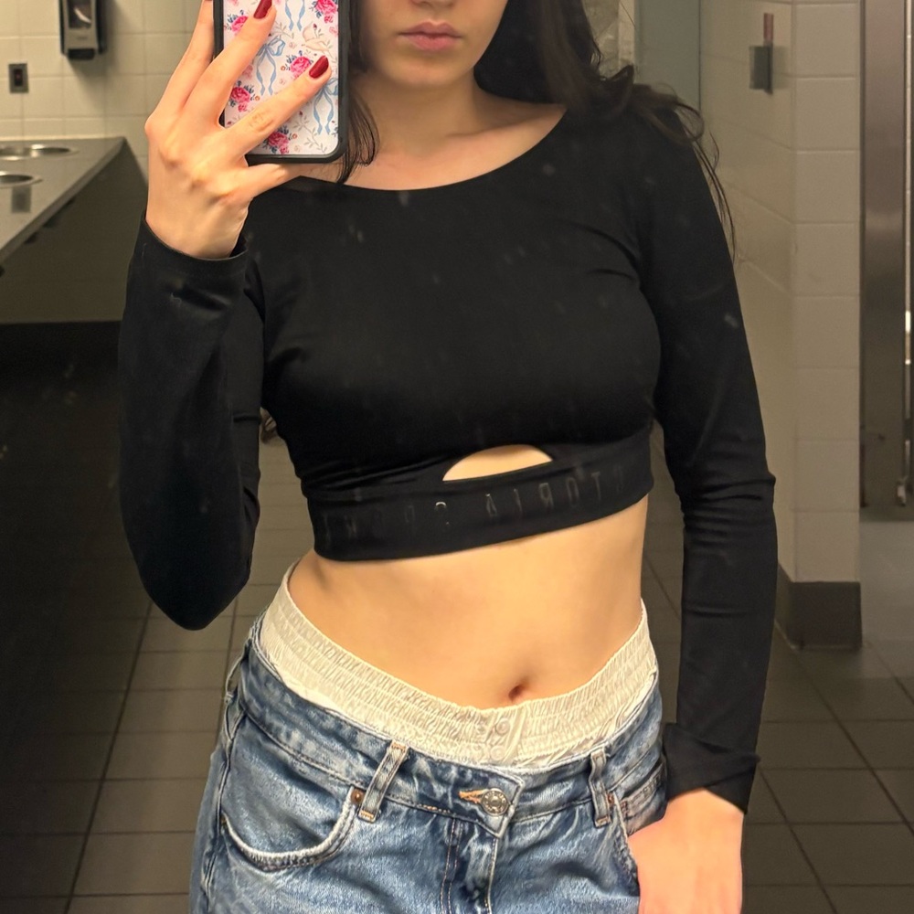 Victoria Sport Keyhole Backless Long Sleeve Crop Top